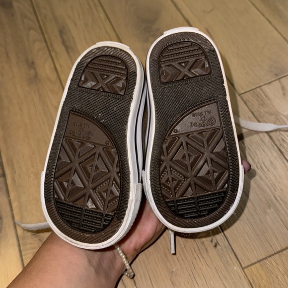 Converse - Picture 3 of 4